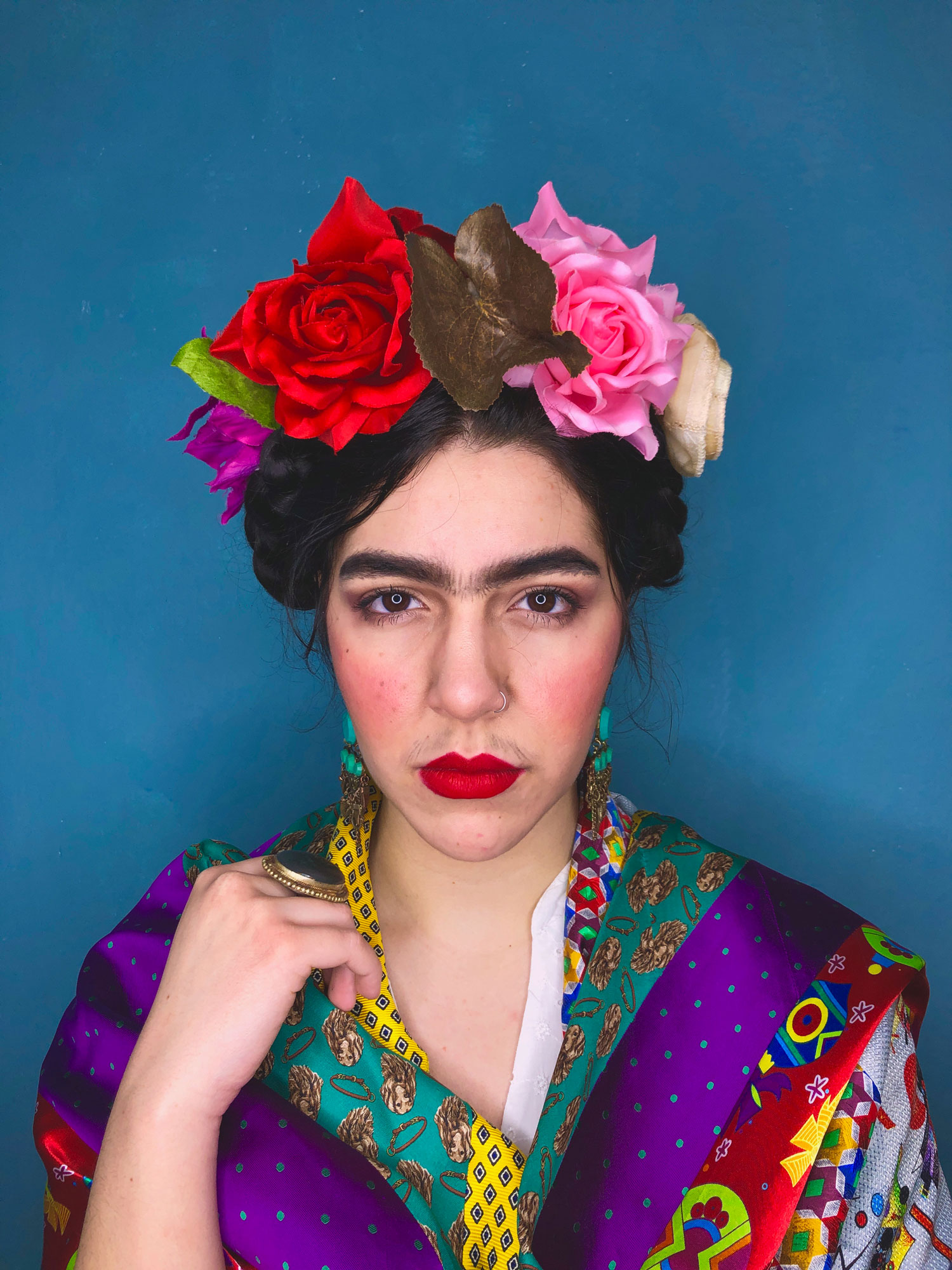 Ritratto fotografico cosplay di Frida Kahlo, interpretata per le stole Misto Sera Vipuntozero